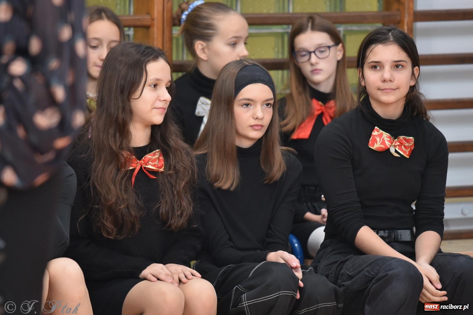 Zdjęcie w galerii na portalu naszraciborz.pl: Janek Górka zaśpiewał na urodzinach Piętnastki. Szkoła przy Słowackiego ma już 40 lat [FOTO i WIDEO] wiadomości z regionu