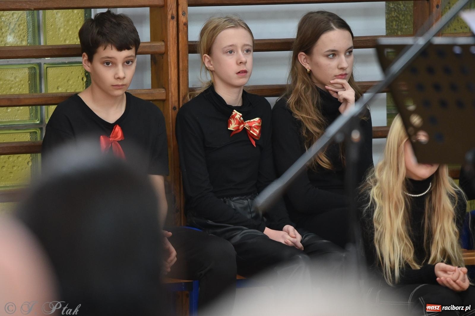 Zdjęcie w galerii na portalu naszraciborz.pl: Janek Górka zaśpiewał na urodzinach Piętnastki. Szkoła przy Słowackiego ma już 40 lat [FOTO i WIDEO] wiadomości z regionu