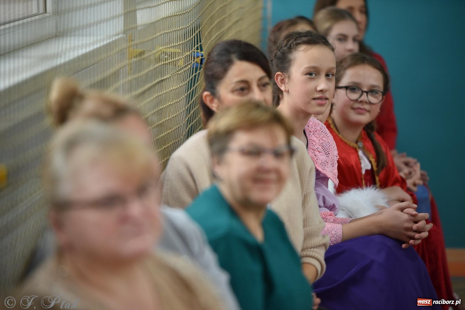 Zdjęcie w galerii na portalu naszraciborz.pl: Janek Górka zaśpiewał na urodzinach Piętnastki. Szkoła przy Słowackiego ma już 40 lat [FOTO i WIDEO] wiadomości z regionu