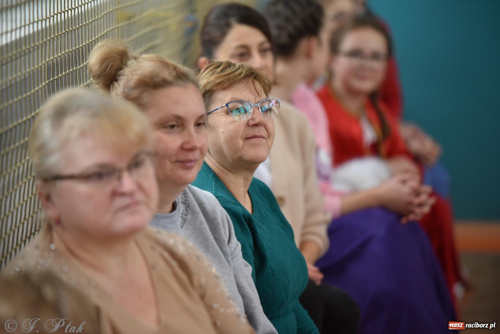 Zdjęcie w galerii na portalu naszraciborz.pl: Janek Górka zaśpiewał na urodzinach Piętnastki. Szkoła przy Słowackiego ma już 40 lat [FOTO i WIDEO] wiadomości z regionu