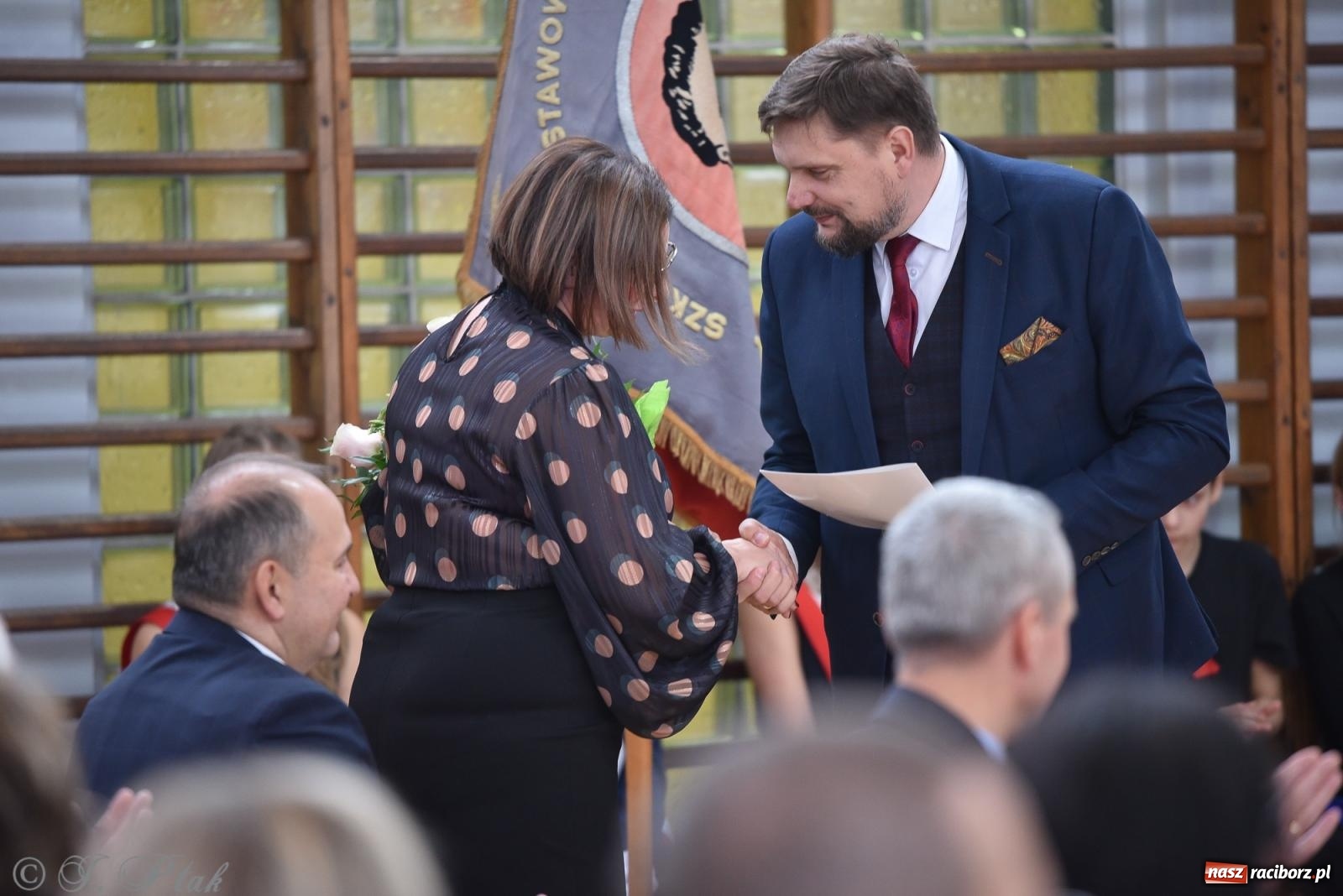 Zdjęcie w galerii na portalu naszraciborz.pl: Janek Górka zaśpiewał na urodzinach Piętnastki. Szkoła przy Słowackiego ma już 40 lat [FOTO i WIDEO] wiadomości z regionu