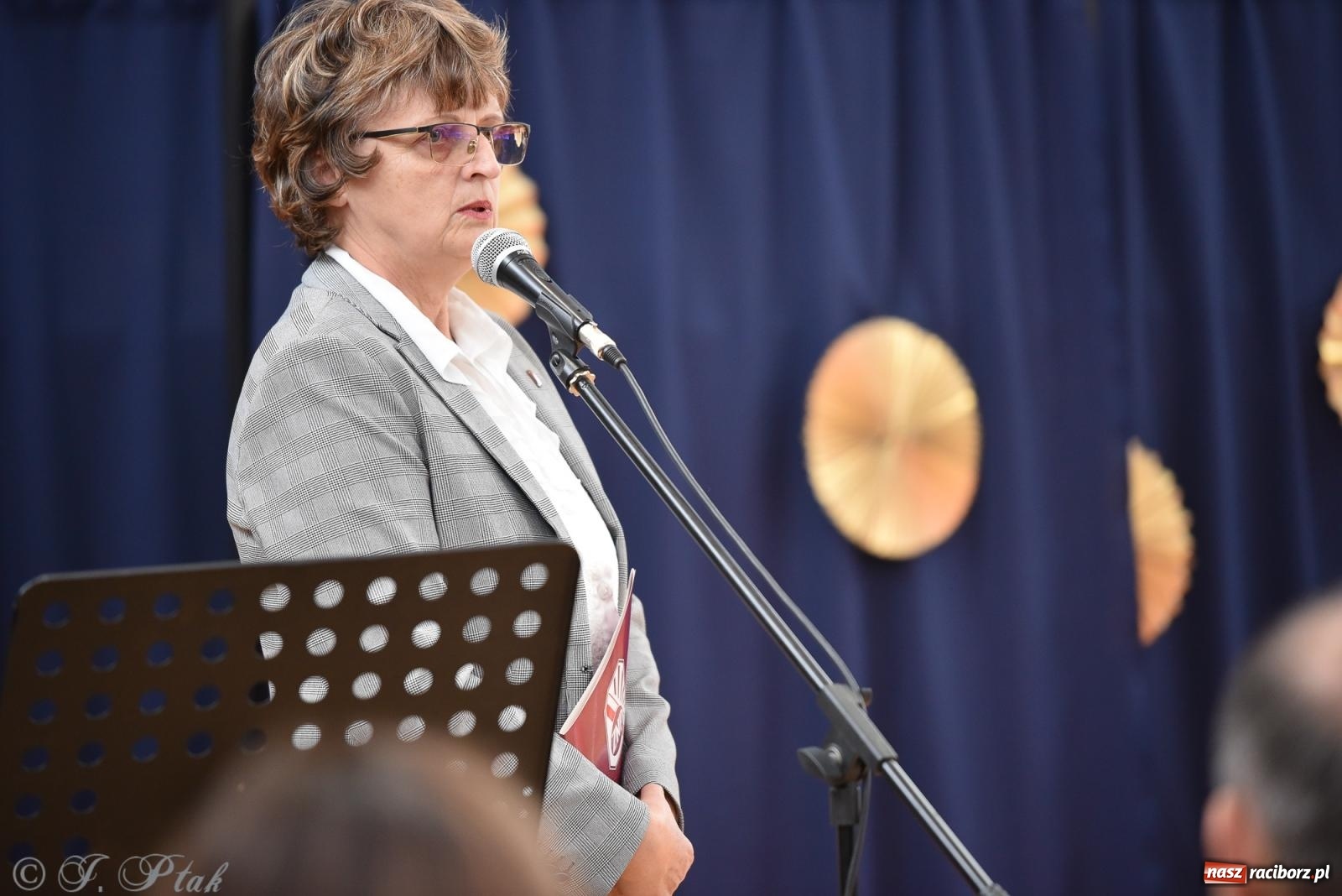 Zdjęcie w galerii na portalu naszraciborz.pl: Janek Górka zaśpiewał na urodzinach Piętnastki. Szkoła przy Słowackiego ma już 40 lat [FOTO i WIDEO] wiadomości z regionu