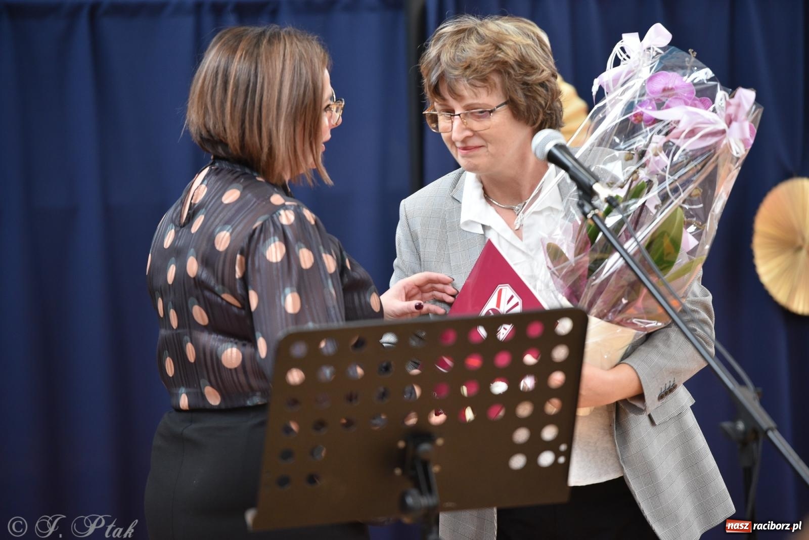 Zdjęcie w galerii na portalu naszraciborz.pl: Janek Górka zaśpiewał na urodzinach Piętnastki. Szkoła przy Słowackiego ma już 40 lat [FOTO i WIDEO] wiadomości z regionu