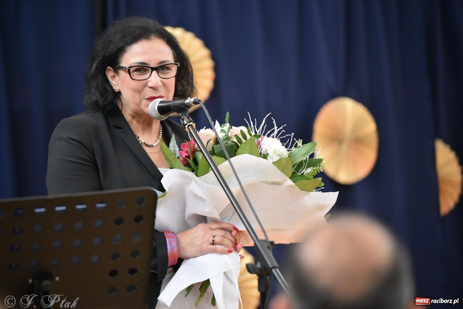 Zdjęcie w galerii na portalu naszraciborz.pl: Janek Górka zaśpiewał na urodzinach Piętnastki. Szkoła przy Słowackiego ma już 40 lat [FOTO i WIDEO] wiadomości z regionu
