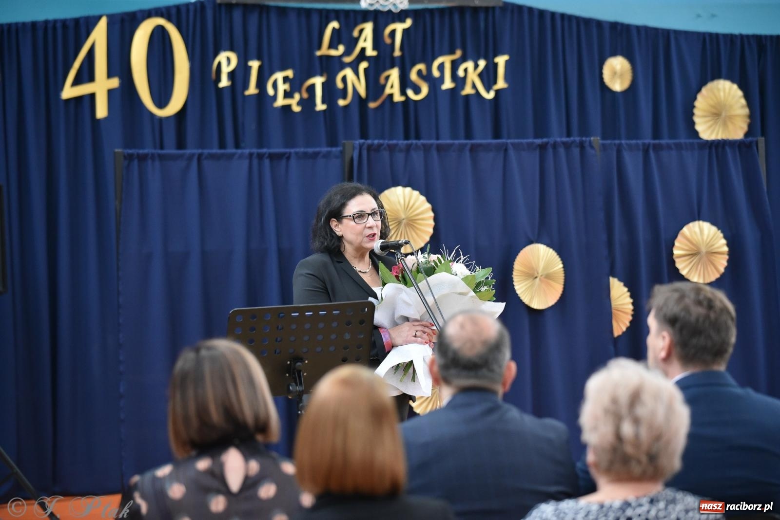 Zdjęcie w galerii na portalu naszraciborz.pl: Janek Górka zaśpiewał na urodzinach Piętnastki. Szkoła przy Słowackiego ma już 40 lat [FOTO i WIDEO] wiadomości z regionu