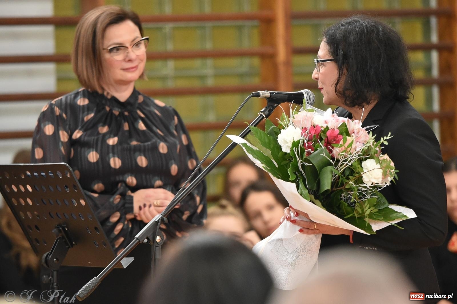 Zdjęcie w galerii na portalu naszraciborz.pl: Janek Górka zaśpiewał na urodzinach Piętnastki. Szkoła przy Słowackiego ma już 40 lat [FOTO i WIDEO] wiadomości z regionu