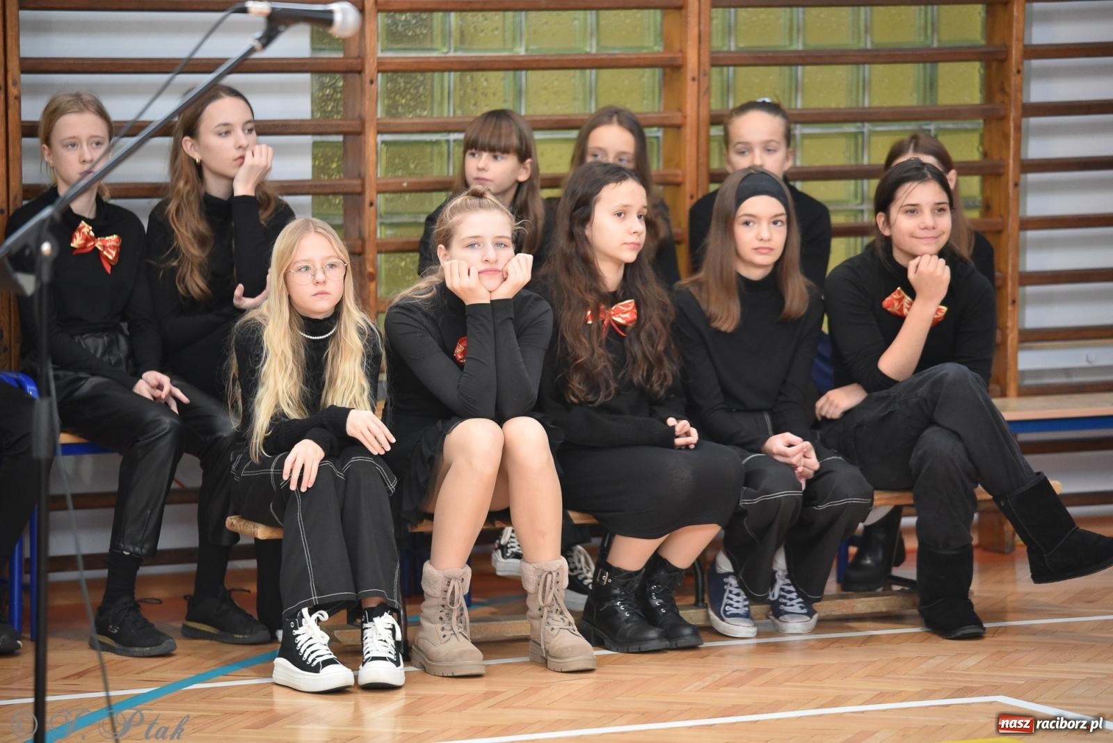 Zdjęcie w galerii na portalu naszraciborz.pl: Janek Górka zaśpiewał na urodzinach Piętnastki. Szkoła przy Słowackiego ma już 40 lat [FOTO i WIDEO] wiadomości z regionu