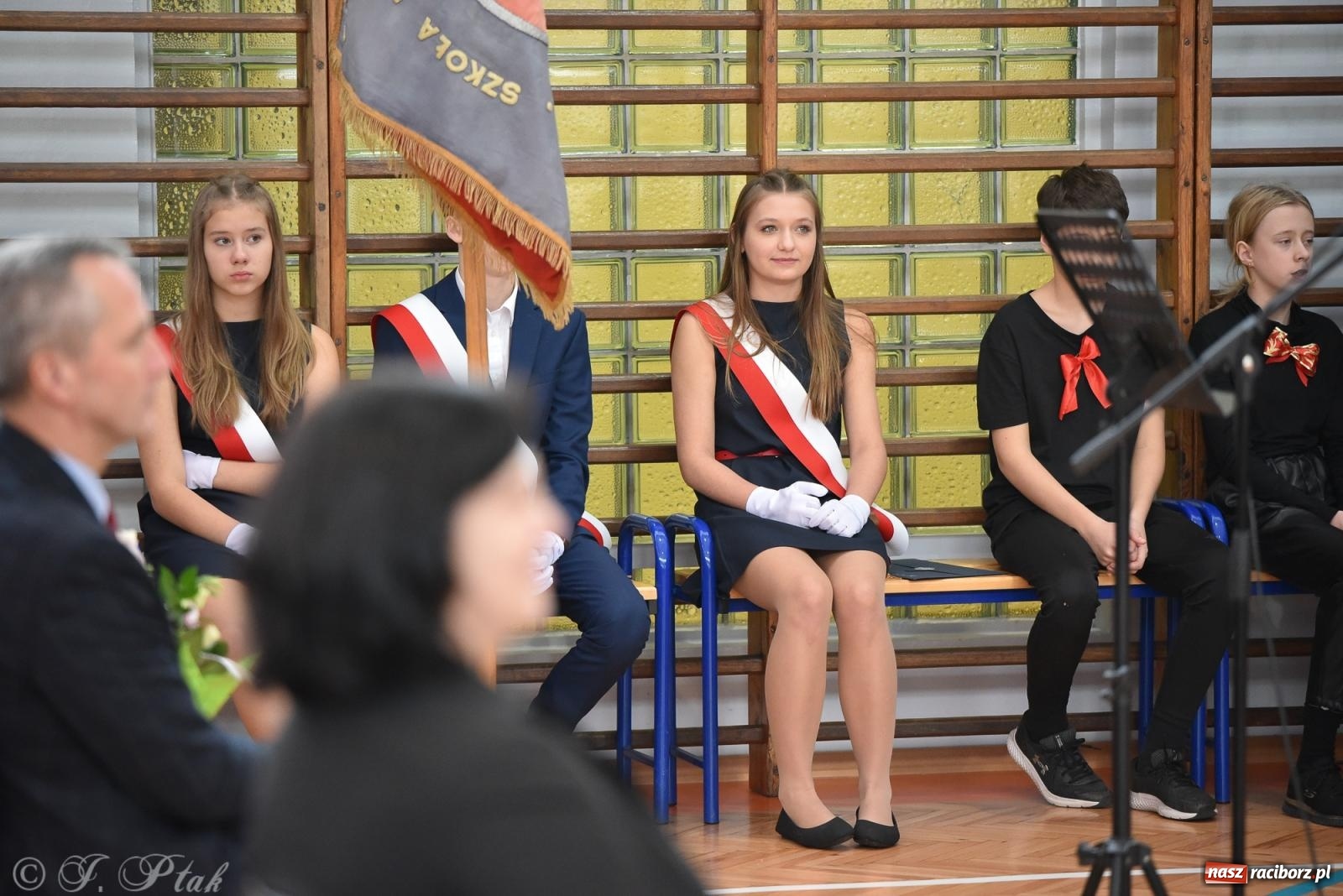 Zdjęcie w galerii na portalu naszraciborz.pl: Janek Górka zaśpiewał na urodzinach Piętnastki. Szkoła przy Słowackiego ma już 40 lat [FOTO i WIDEO] wiadomości z regionu
