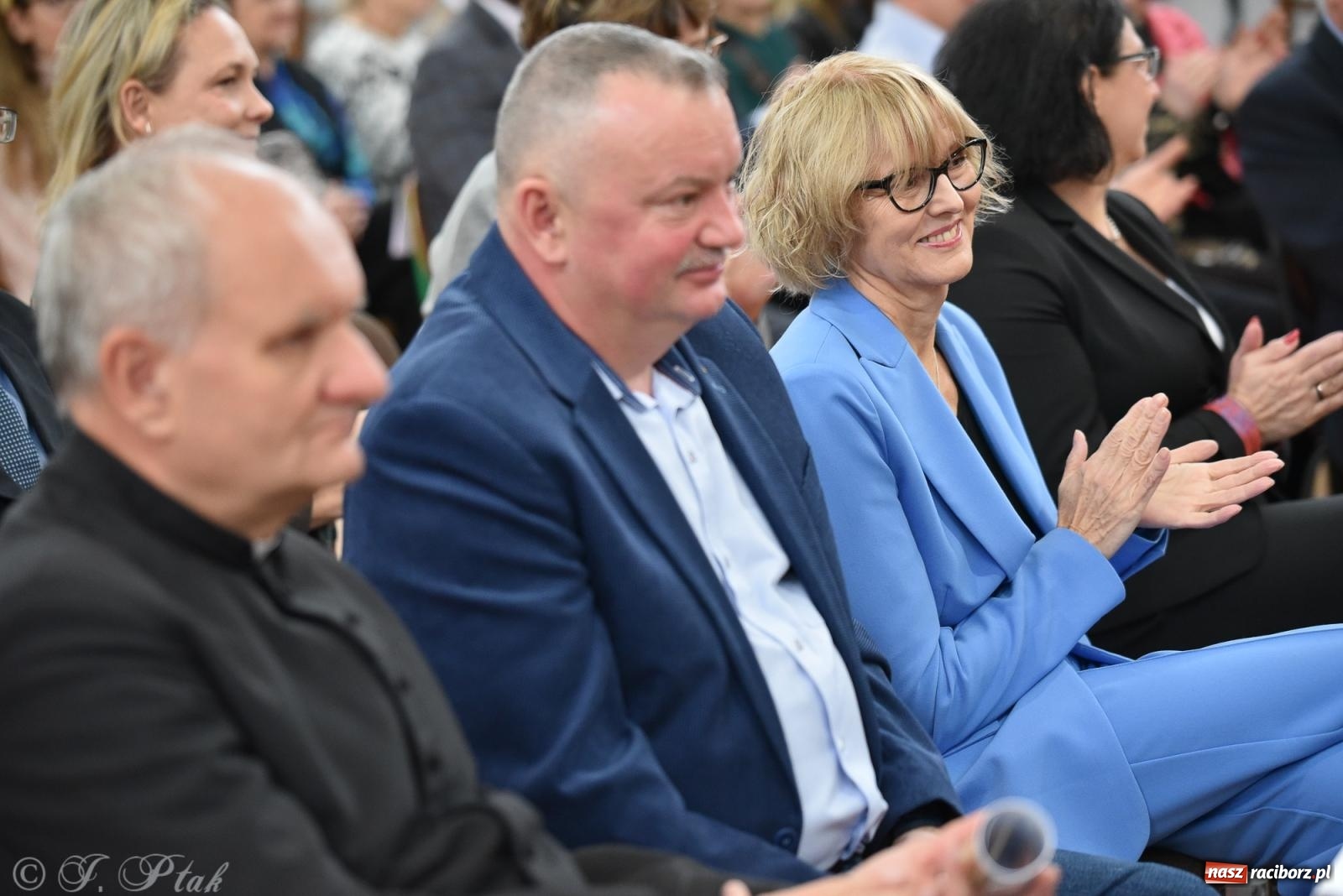 Zdjęcie w galerii na portalu naszraciborz.pl: Janek Górka zaśpiewał na urodzinach Piętnastki. Szkoła przy Słowackiego ma już 40 lat [FOTO i WIDEO] wiadomości z regionu
