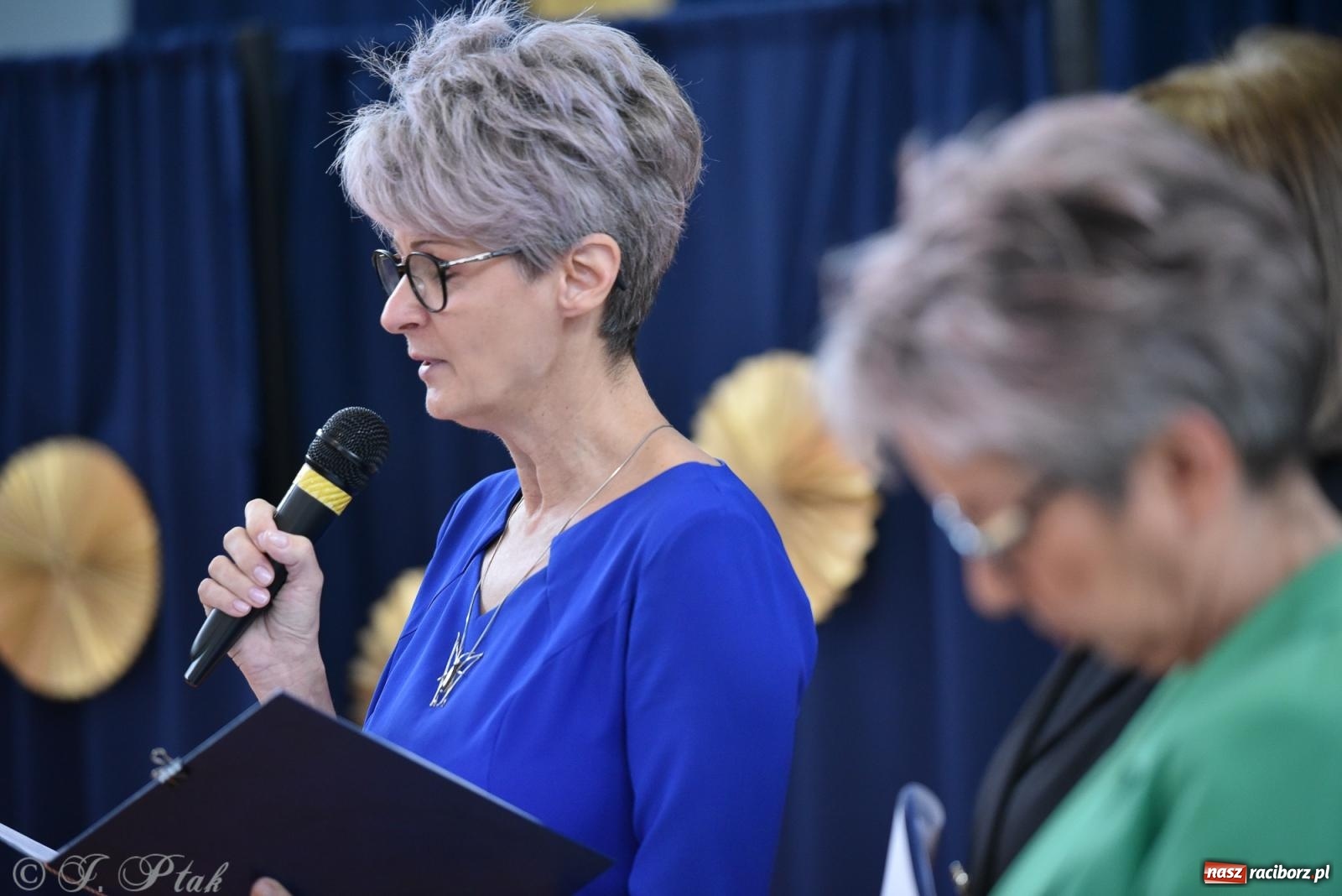 Zdjęcie w galerii na portalu naszraciborz.pl: Janek Górka zaśpiewał na urodzinach Piętnastki. Szkoła przy Słowackiego ma już 40 lat [FOTO i WIDEO] wiadomości z regionu