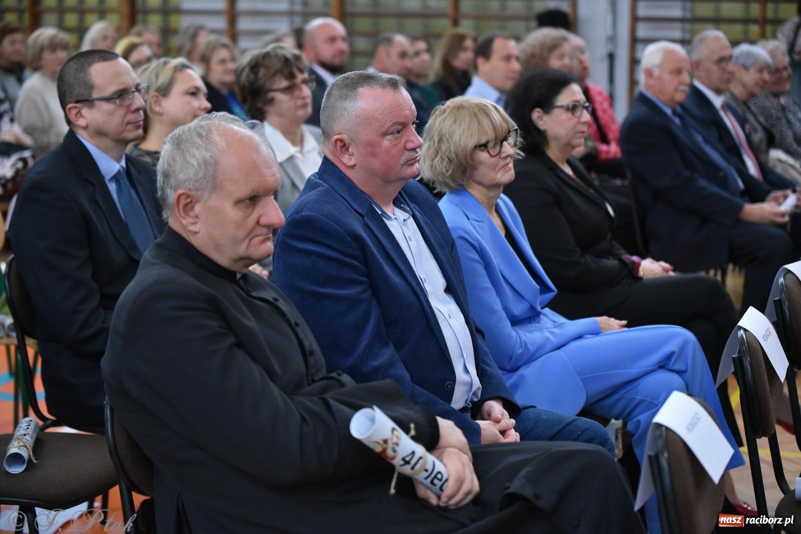 Zdjęcie w galerii na portalu naszraciborz.pl: Janek Górka zaśpiewał na urodzinach Piętnastki. Szkoła przy Słowackiego ma już 40 lat [FOTO i WIDEO] wiadomości z regionu