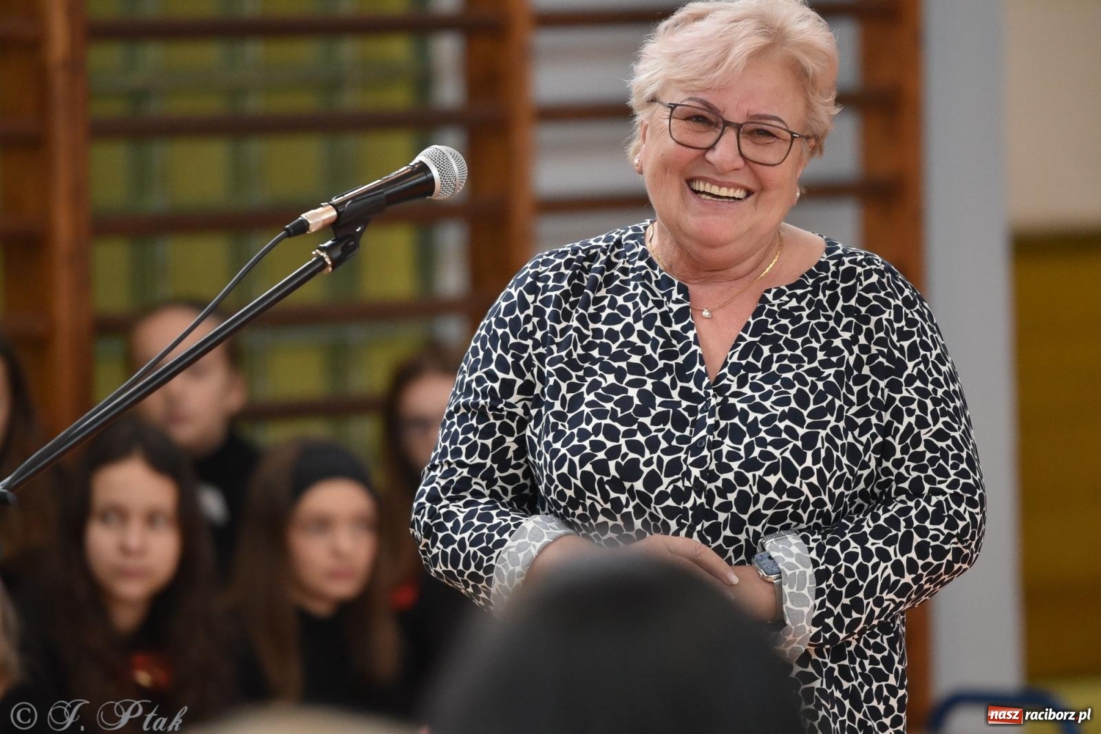 Zdjęcie w galerii na portalu naszraciborz.pl: Janek Górka zaśpiewał na urodzinach Piętnastki. Szkoła przy Słowackiego ma już 40 lat [FOTO i WIDEO] wiadomości z regionu