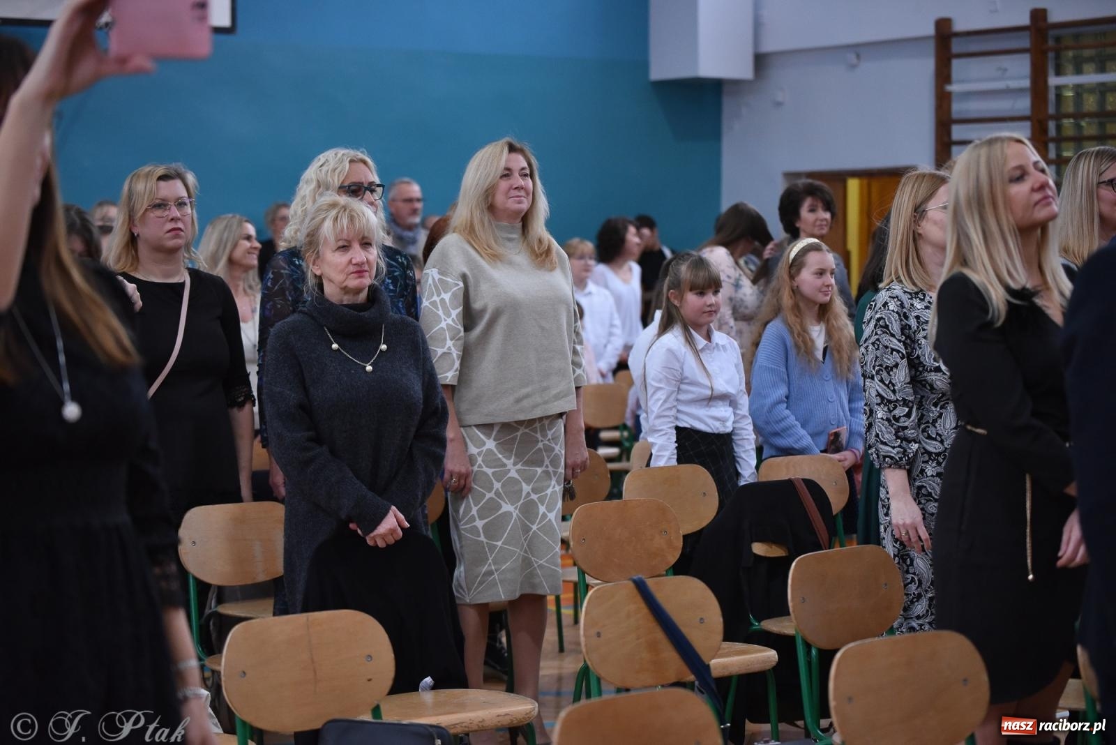 Zdjęcie w galerii na portalu naszraciborz.pl: Janek Górka zaśpiewał na urodzinach Piętnastki. Szkoła przy Słowackiego ma już 40 lat [FOTO i WIDEO] wiadomości z regionu