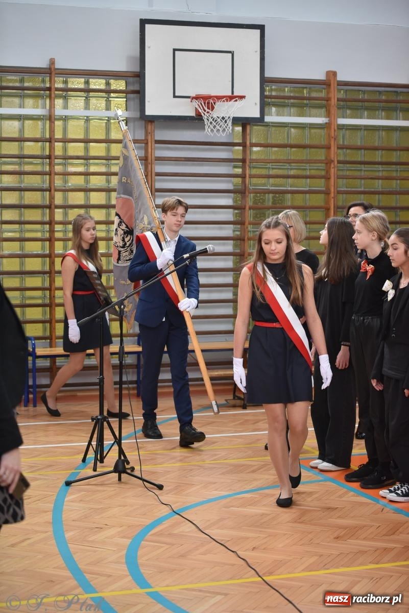 Zdjęcie w galerii na portalu naszraciborz.pl: Janek Górka zaśpiewał na urodzinach Piętnastki. Szkoła przy Słowackiego ma już 40 lat [FOTO i WIDEO] wiadomości z regionu
