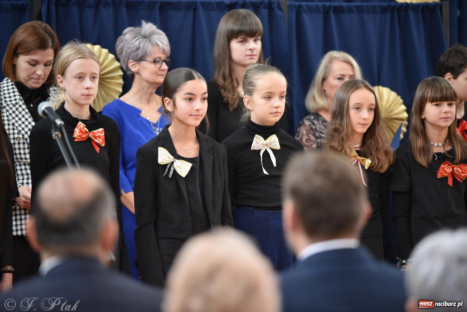 Zdjęcie w galerii na portalu naszraciborz.pl: Janek Górka zaśpiewał na urodzinach Piętnastki. Szkoła przy Słowackiego ma już 40 lat [FOTO i WIDEO] wiadomości z regionu