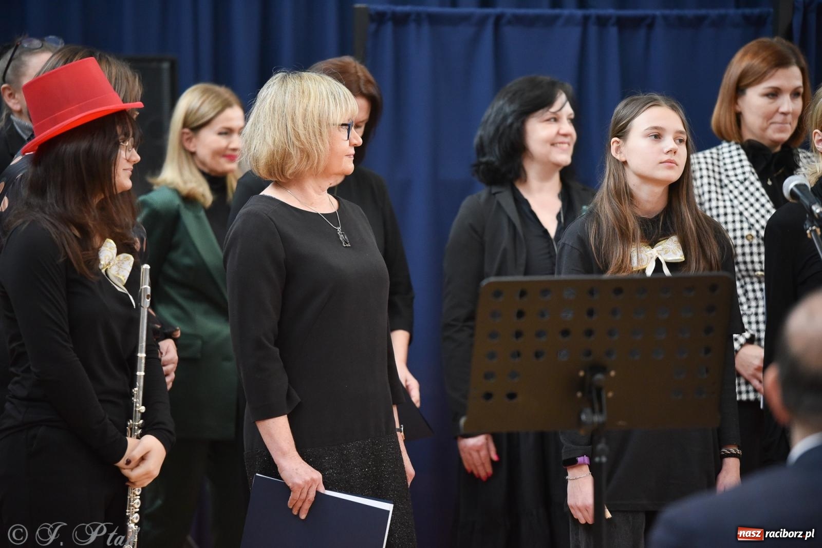 Zdjęcie w galerii na portalu naszraciborz.pl: Janek Górka zaśpiewał na urodzinach Piętnastki. Szkoła przy Słowackiego ma już 40 lat [FOTO i WIDEO] wiadomości z regionu
