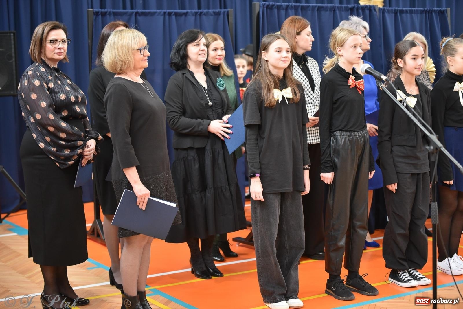 Zdjęcie w galerii na portalu naszraciborz.pl: Janek Górka zaśpiewał na urodzinach Piętnastki. Szkoła przy Słowackiego ma już 40 lat [FOTO i WIDEO] wiadomości z regionu