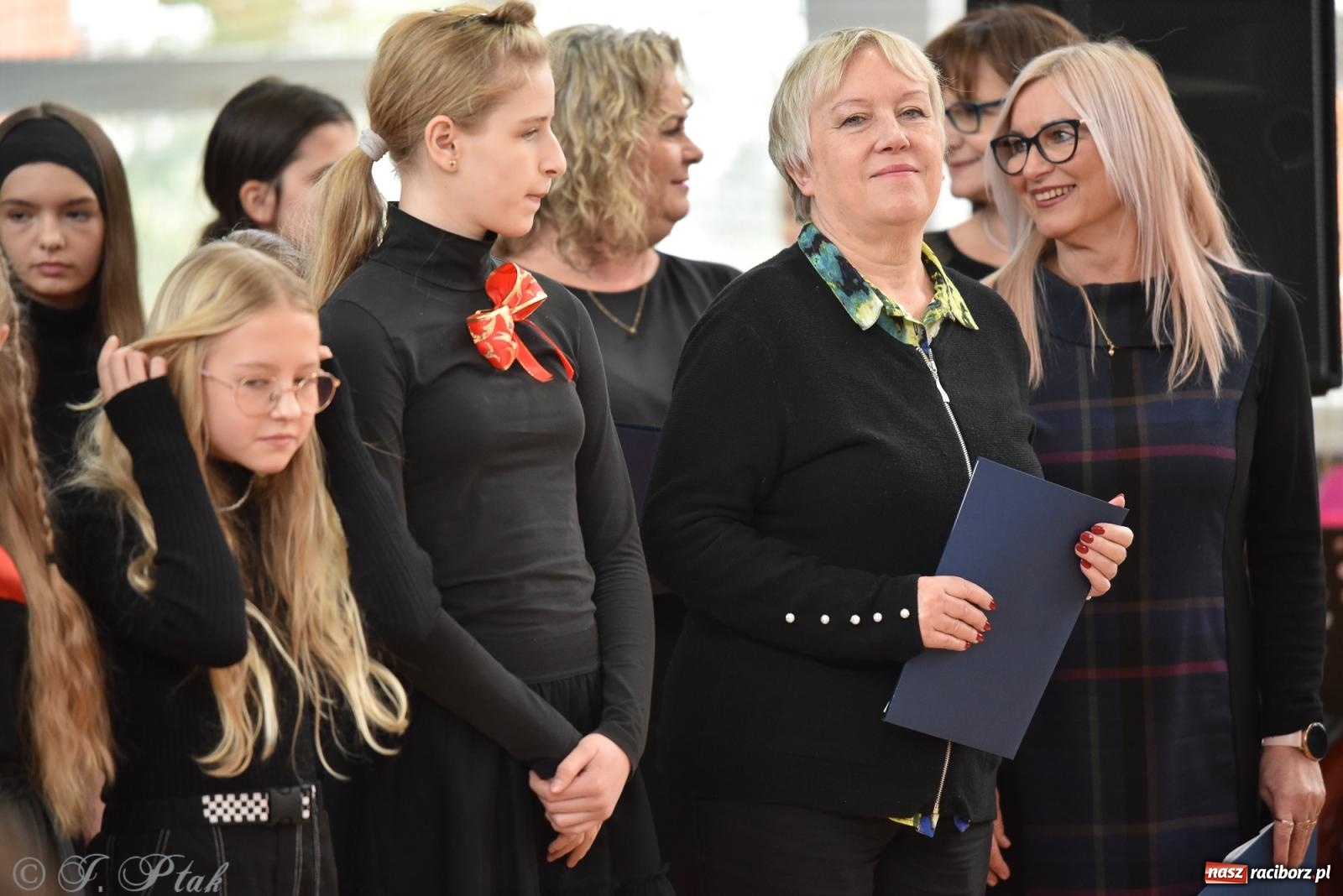 Zdjęcie w galerii na portalu naszraciborz.pl: Janek Górka zaśpiewał na urodzinach Piętnastki. Szkoła przy Słowackiego ma już 40 lat [FOTO i WIDEO] wiadomości z regionu