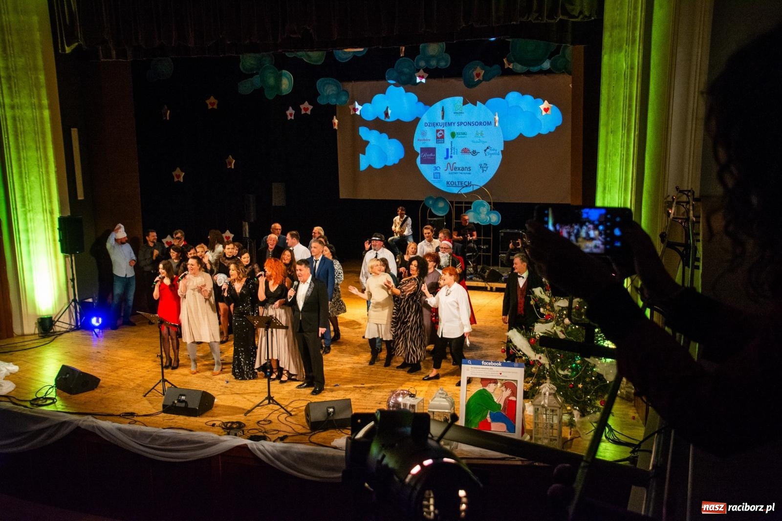 Zdjęcie w galerii na portalu naszraciborz.pl: Dwadzieścia lat minęło. Jubileuszowa Gwiazdka Serc [FOTO i WIDEO] wiadomości z regionu