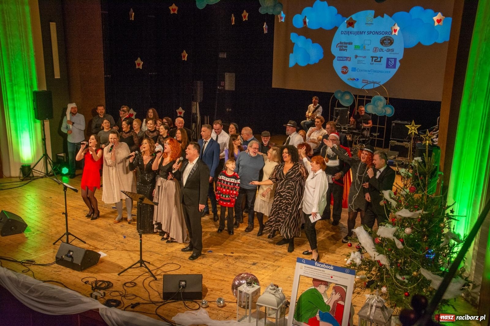 Zdjęcie w galerii na portalu naszraciborz.pl: Dwadzieścia lat minęło. Jubileuszowa Gwiazdka Serc [FOTO i WIDEO] wiadomości z regionu
