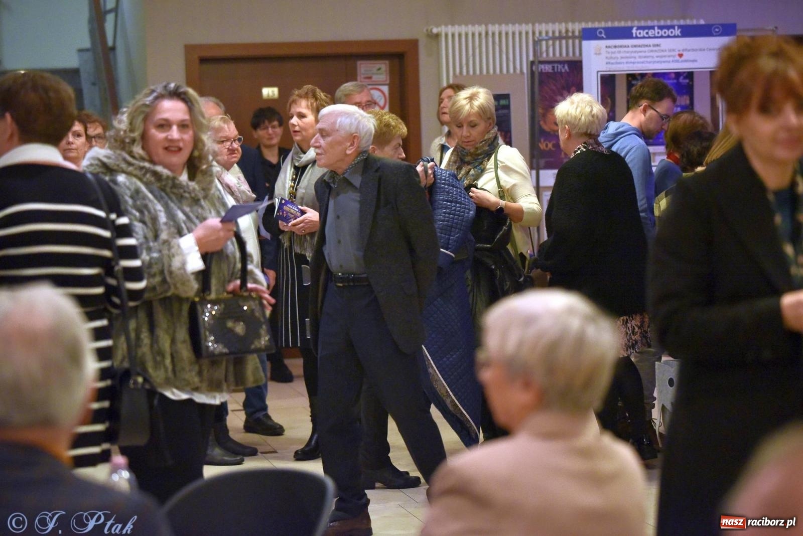 Zdjęcie w galerii na portalu naszraciborz.pl: Oprah Winfrey, Pompa Band, poród i Modlitwa. Gwiazdka Serc na bis! wiadomości z regionu