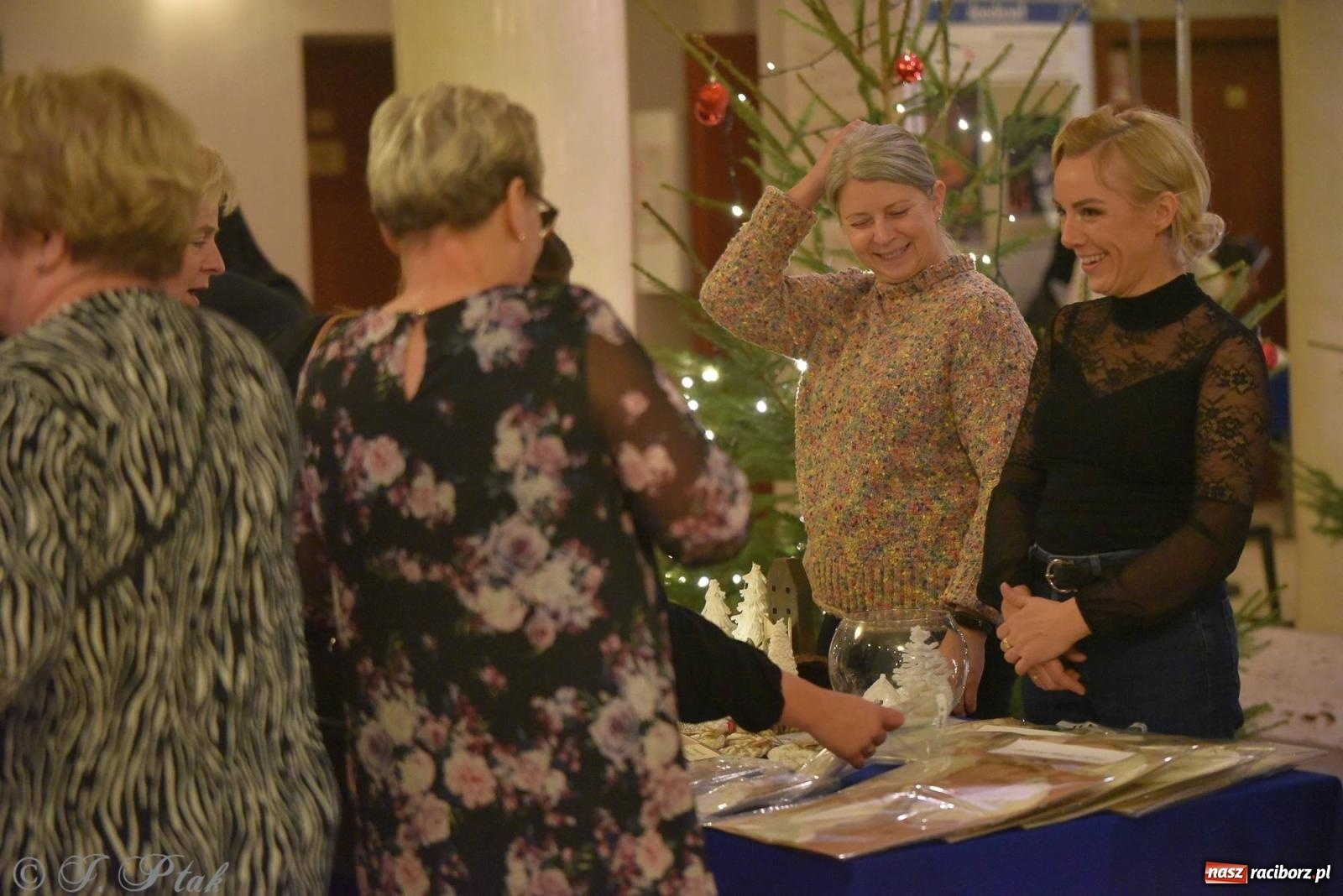 Zdjęcie w galerii na portalu naszraciborz.pl: Oprah Winfrey, Pompa Band, poród i Modlitwa. Gwiazdka Serc na bis! wiadomości z regionu