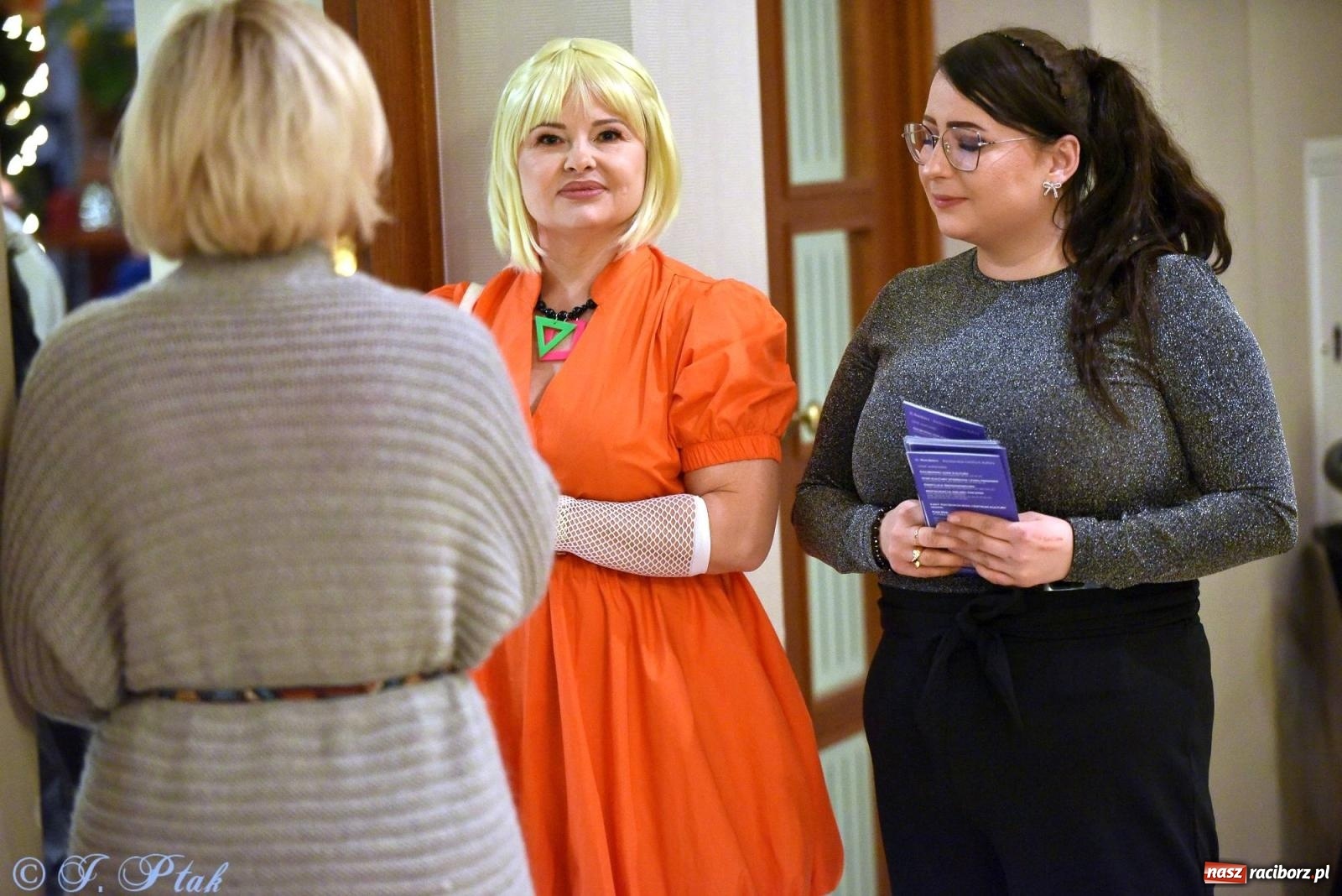 Zdjęcie w galerii na portalu naszraciborz.pl: Oprah Winfrey, Pompa Band, poród i Modlitwa. Gwiazdka Serc na bis! wiadomości z regionu