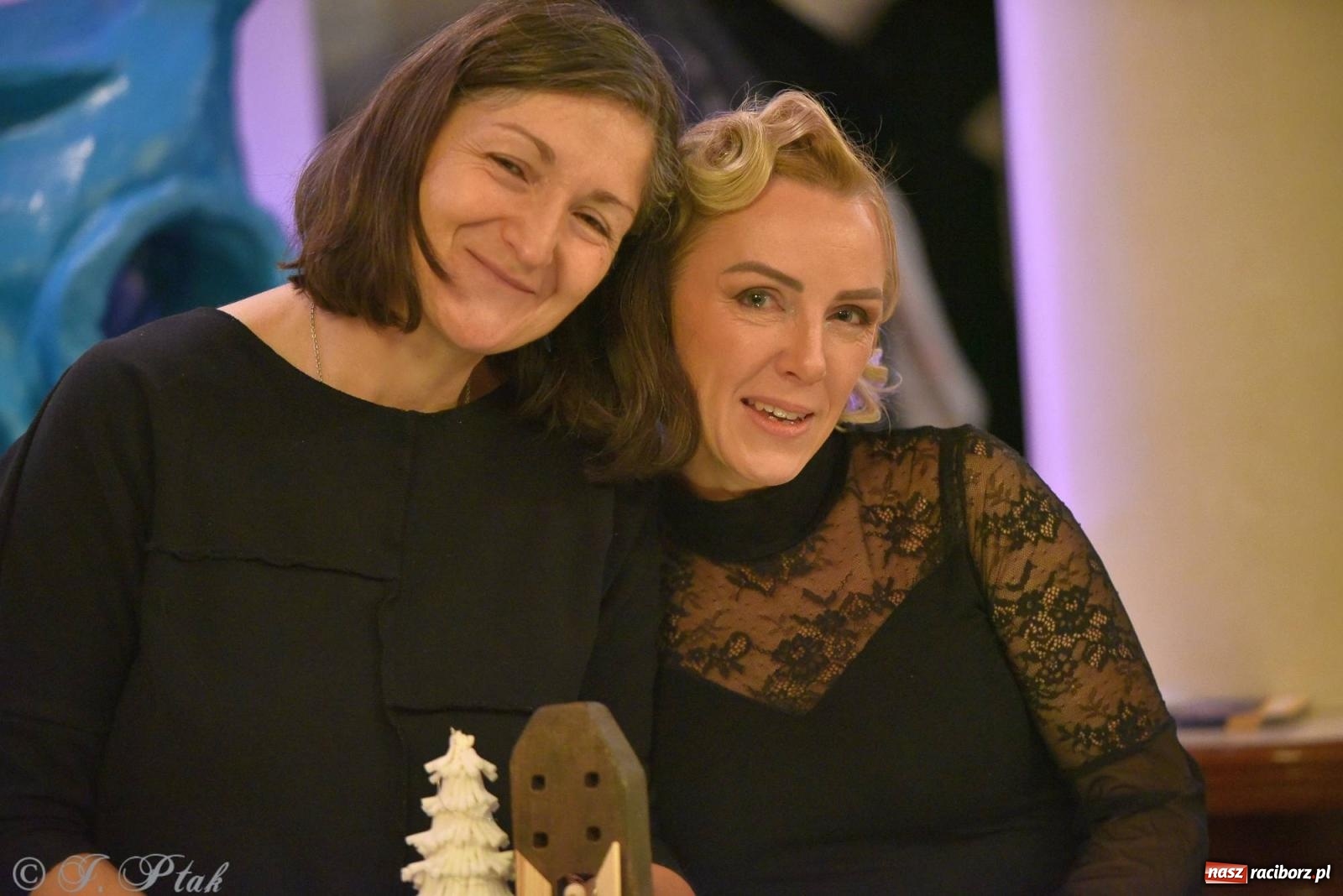 Zdjęcie w galerii na portalu naszraciborz.pl: Oprah Winfrey, Pompa Band, poród i Modlitwa. Gwiazdka Serc na bis! wiadomości z regionu