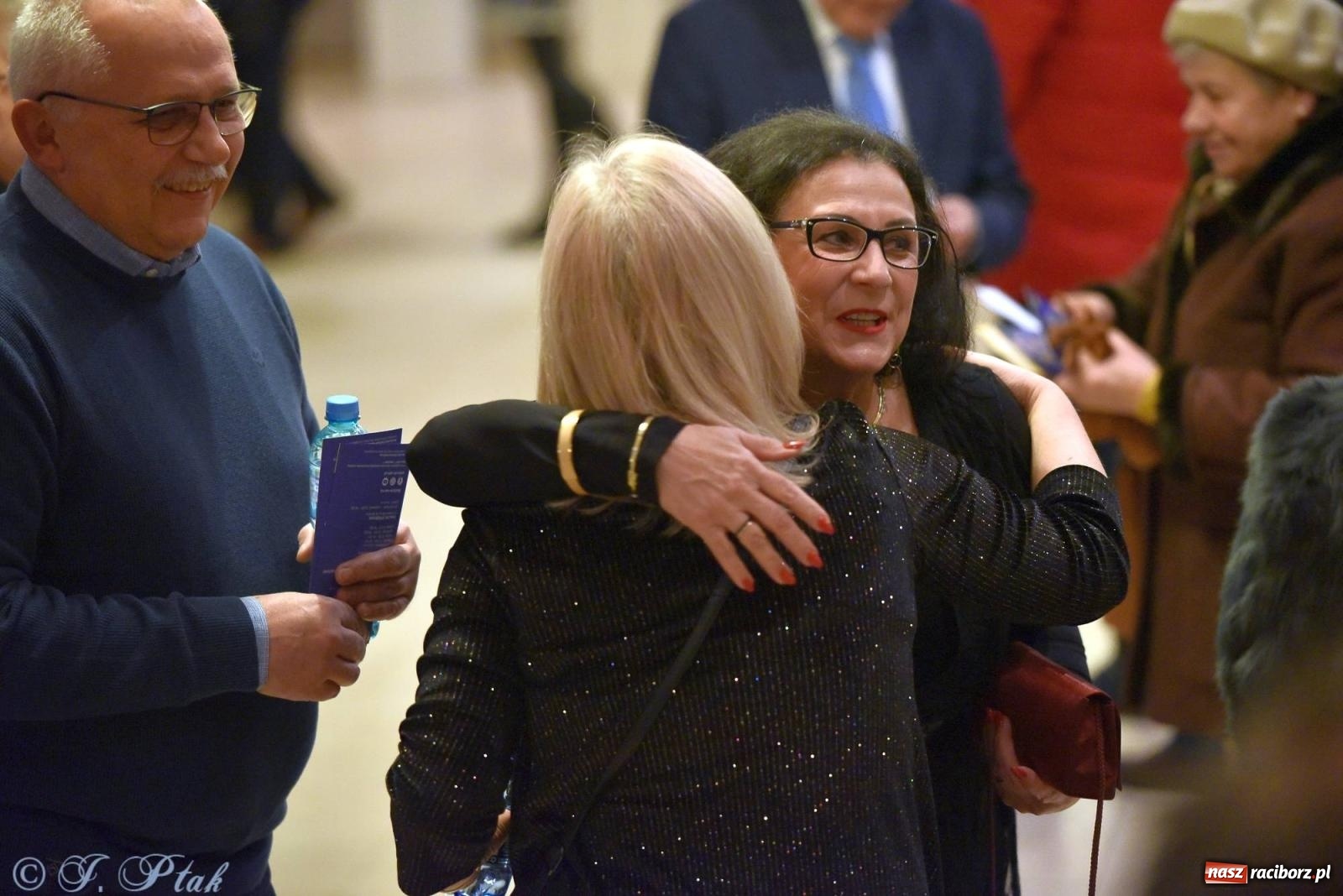 Zdjęcie w galerii na portalu naszraciborz.pl: Oprah Winfrey, Pompa Band, poród i Modlitwa. Gwiazdka Serc na bis! wiadomości z regionu