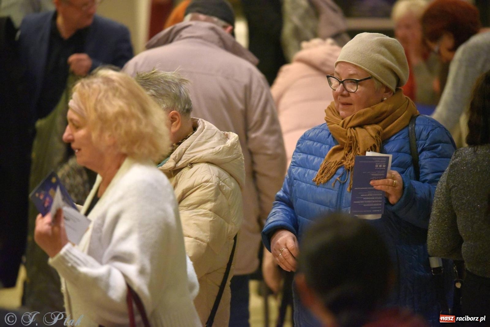 Zdjęcie w galerii na portalu naszraciborz.pl: Oprah Winfrey, Pompa Band, poród i Modlitwa. Gwiazdka Serc na bis! wiadomości z regionu