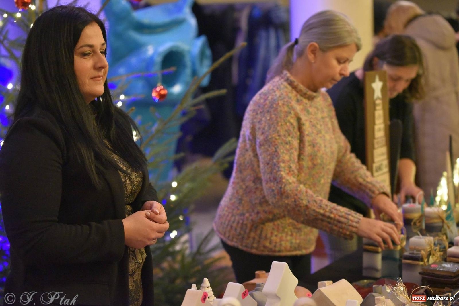 Zdjęcie w galerii na portalu naszraciborz.pl: Oprah Winfrey, Pompa Band, poród i Modlitwa. Gwiazdka Serc na bis! wiadomości z regionu