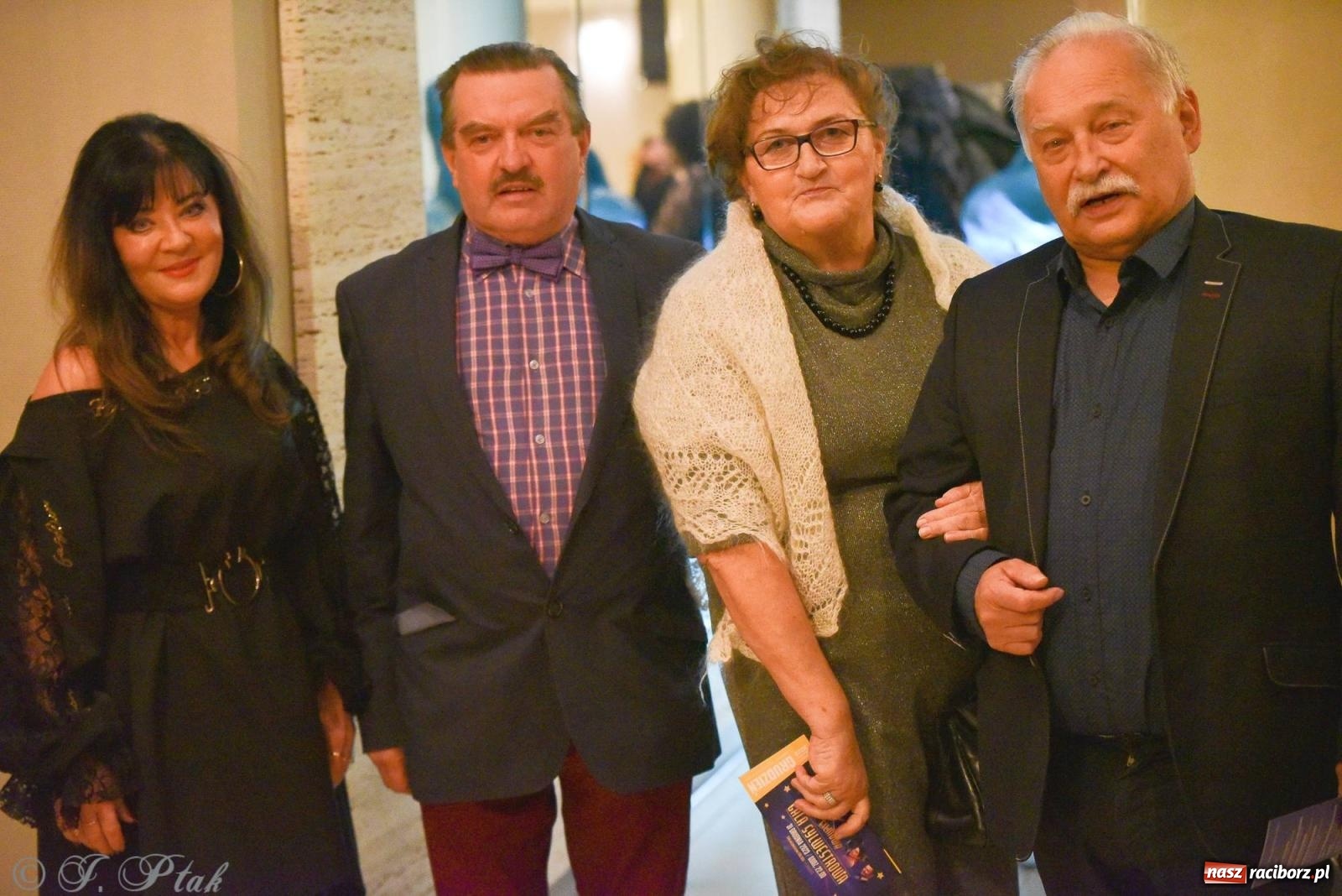 Zdjęcie w galerii na portalu naszraciborz.pl: Oprah Winfrey, Pompa Band, poród i Modlitwa. Gwiazdka Serc na bis! wiadomości z regionu