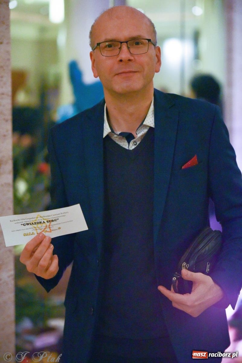 Zdjęcie w galerii na portalu naszraciborz.pl: Oprah Winfrey, Pompa Band, poród i Modlitwa. Gwiazdka Serc na bis! wiadomości z regionu