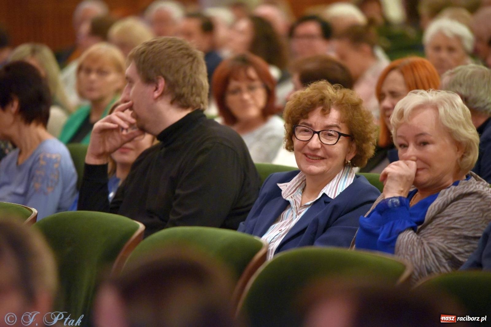 Zdjęcie w galerii na portalu naszraciborz.pl: Oprah Winfrey, Pompa Band, poród i Modlitwa. Gwiazdka Serc na bis! wiadomości z regionu