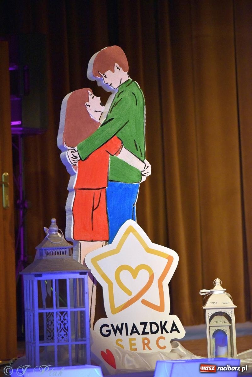 Zdjęcie w galerii na portalu naszraciborz.pl: Oprah Winfrey, Pompa Band, poród i Modlitwa. Gwiazdka Serc na bis! wiadomości z regionu