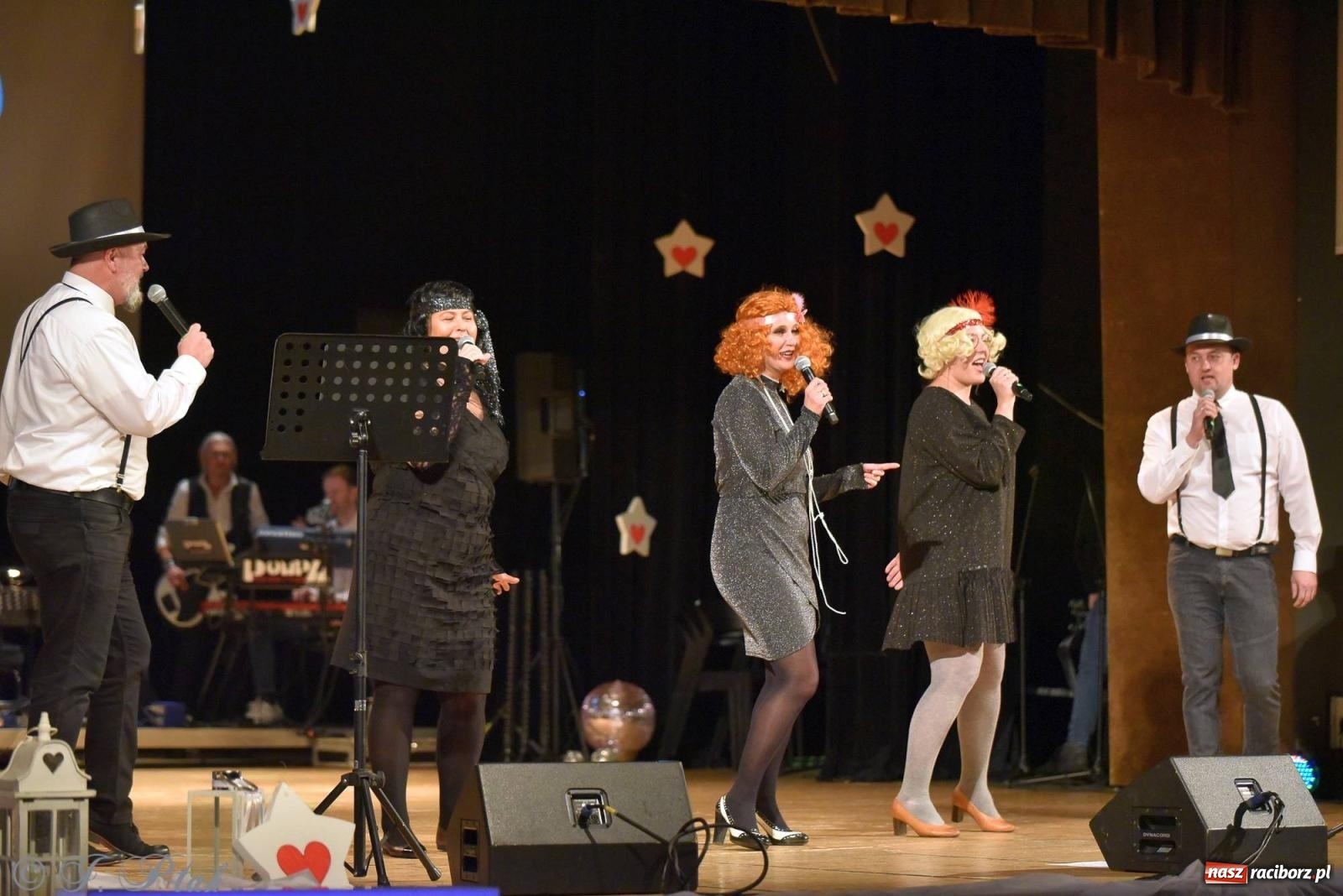 Zdjęcie w galerii na portalu naszraciborz.pl: Oprah Winfrey, Pompa Band, poród i Modlitwa. Gwiazdka Serc na bis! wiadomości z regionu