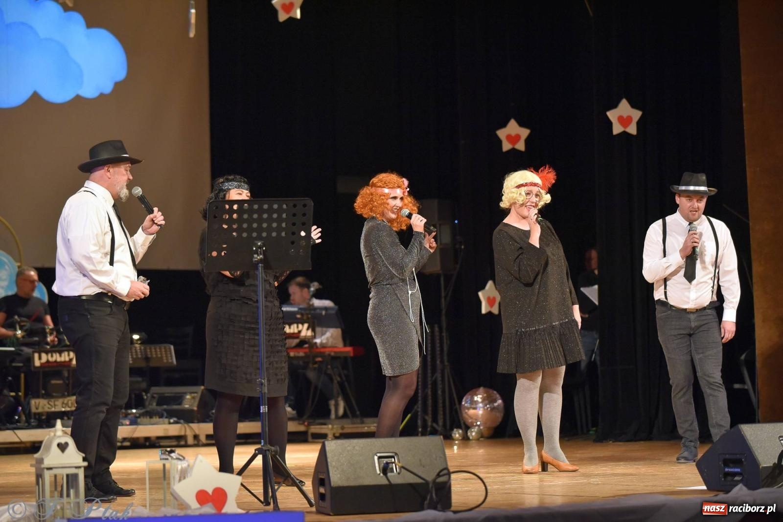 Zdjęcie w galerii na portalu naszraciborz.pl: Oprah Winfrey, Pompa Band, poród i Modlitwa. Gwiazdka Serc na bis! wiadomości z regionu