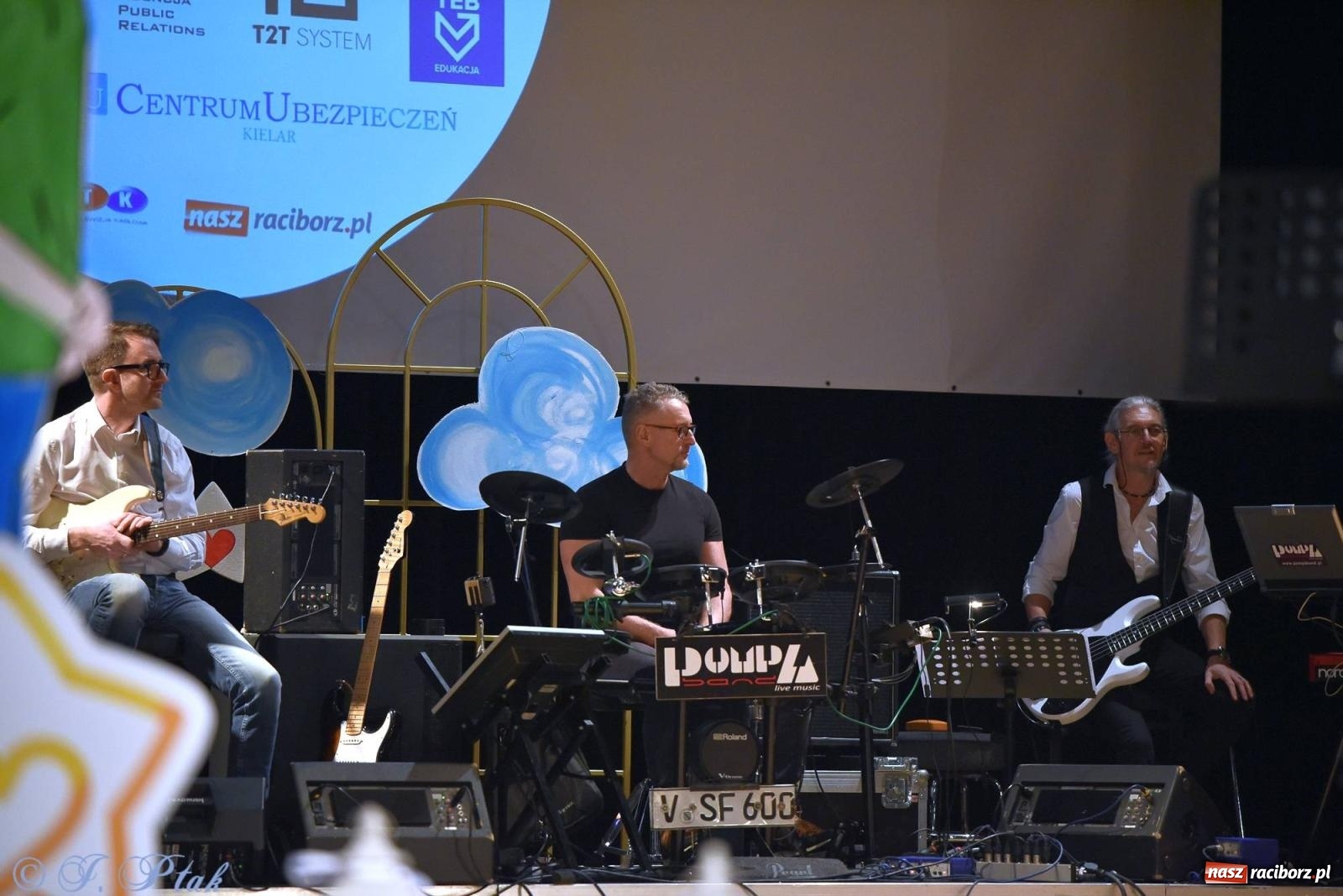 Zdjęcie w galerii na portalu naszraciborz.pl: Oprah Winfrey, Pompa Band, poród i Modlitwa. Gwiazdka Serc na bis! wiadomości z regionu