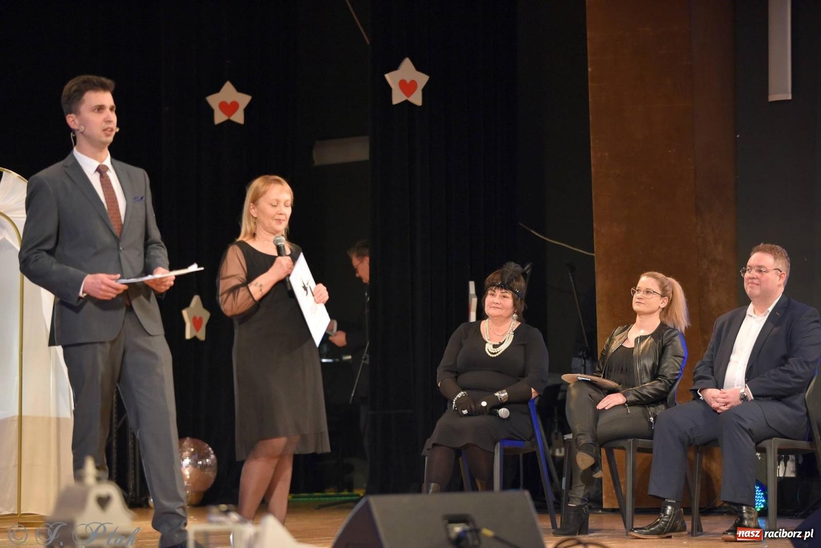 Zdjęcie w galerii na portalu naszraciborz.pl: Oprah Winfrey, Pompa Band, poród i Modlitwa. Gwiazdka Serc na bis! wiadomości z regionu