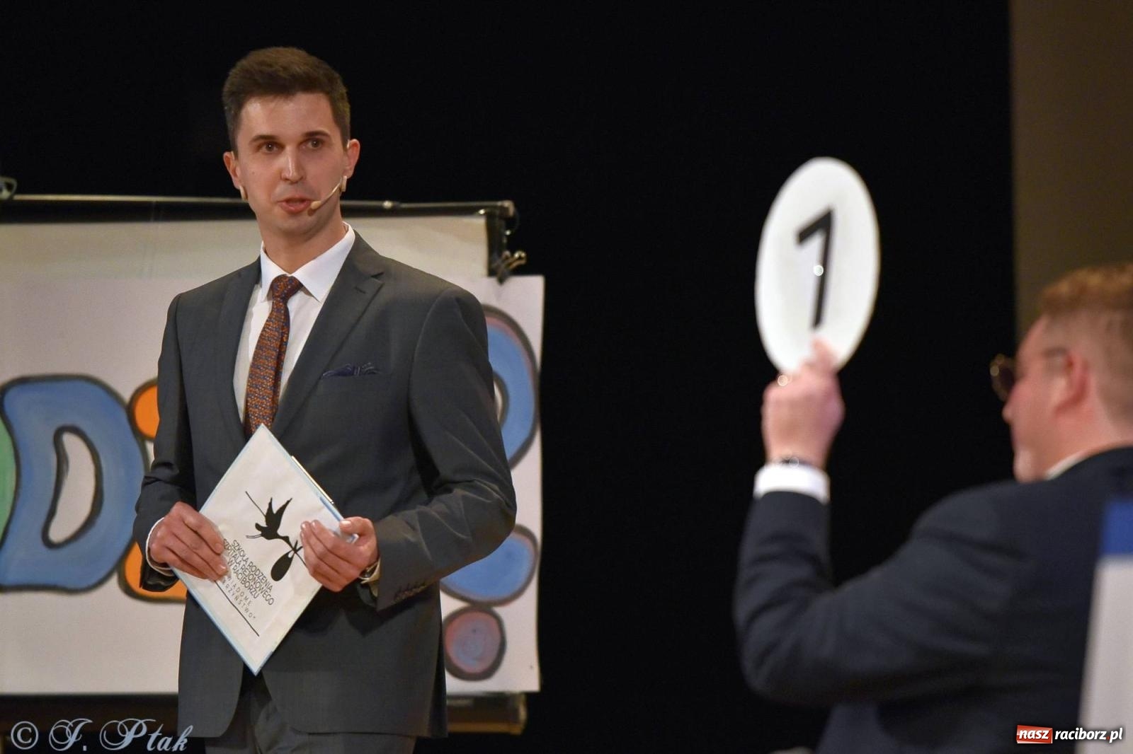 Zdjęcie w galerii na portalu naszraciborz.pl: Oprah Winfrey, Pompa Band, poród i Modlitwa. Gwiazdka Serc na bis! wiadomości z regionu