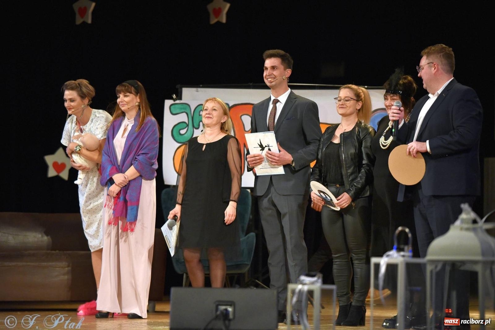 Zdjęcie w galerii na portalu naszraciborz.pl: Oprah Winfrey, Pompa Band, poród i Modlitwa. Gwiazdka Serc na bis! wiadomości z regionu