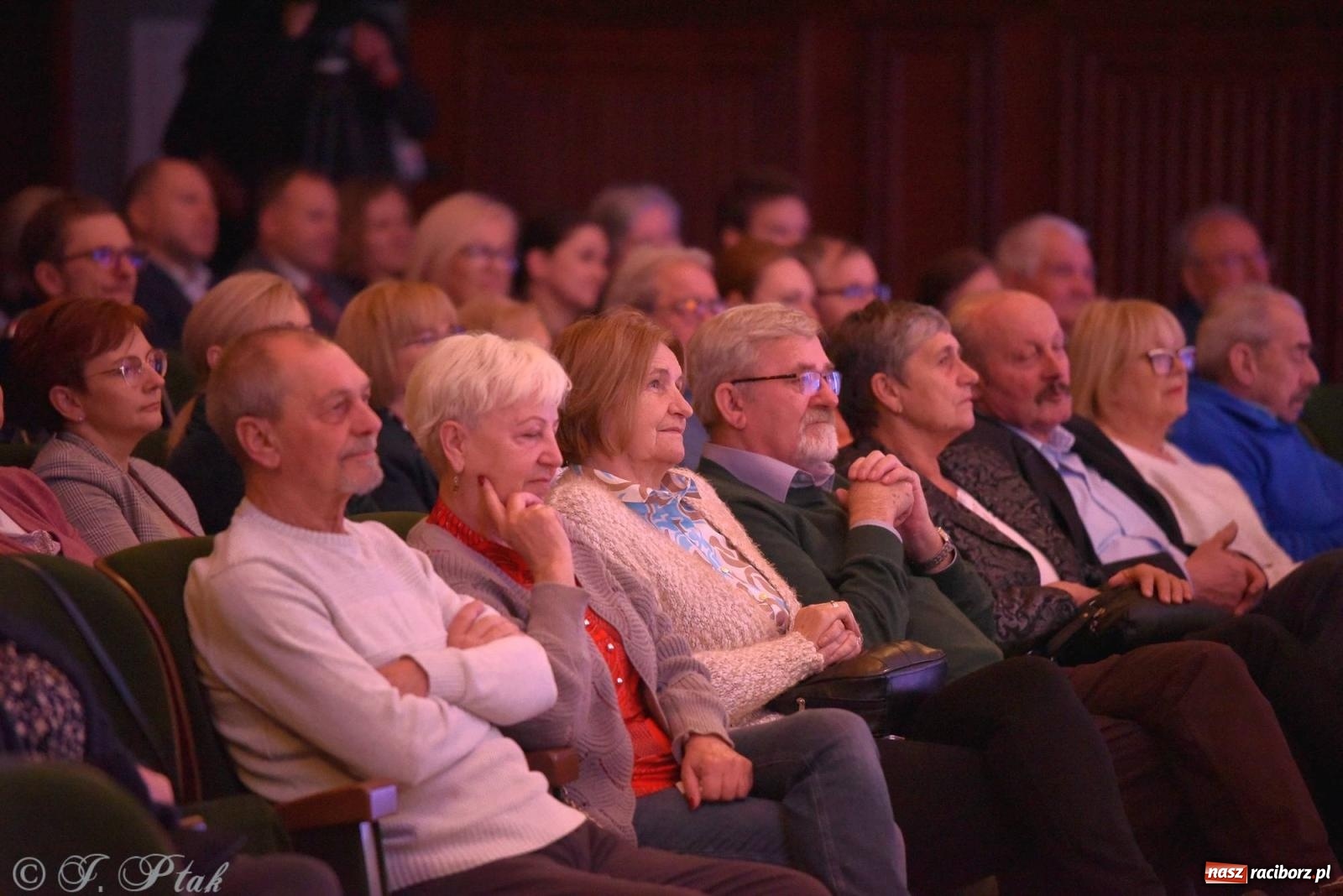 Zdjęcie w galerii na portalu naszraciborz.pl: Oprah Winfrey, Pompa Band, poród i Modlitwa. Gwiazdka Serc na bis! wiadomości z regionu