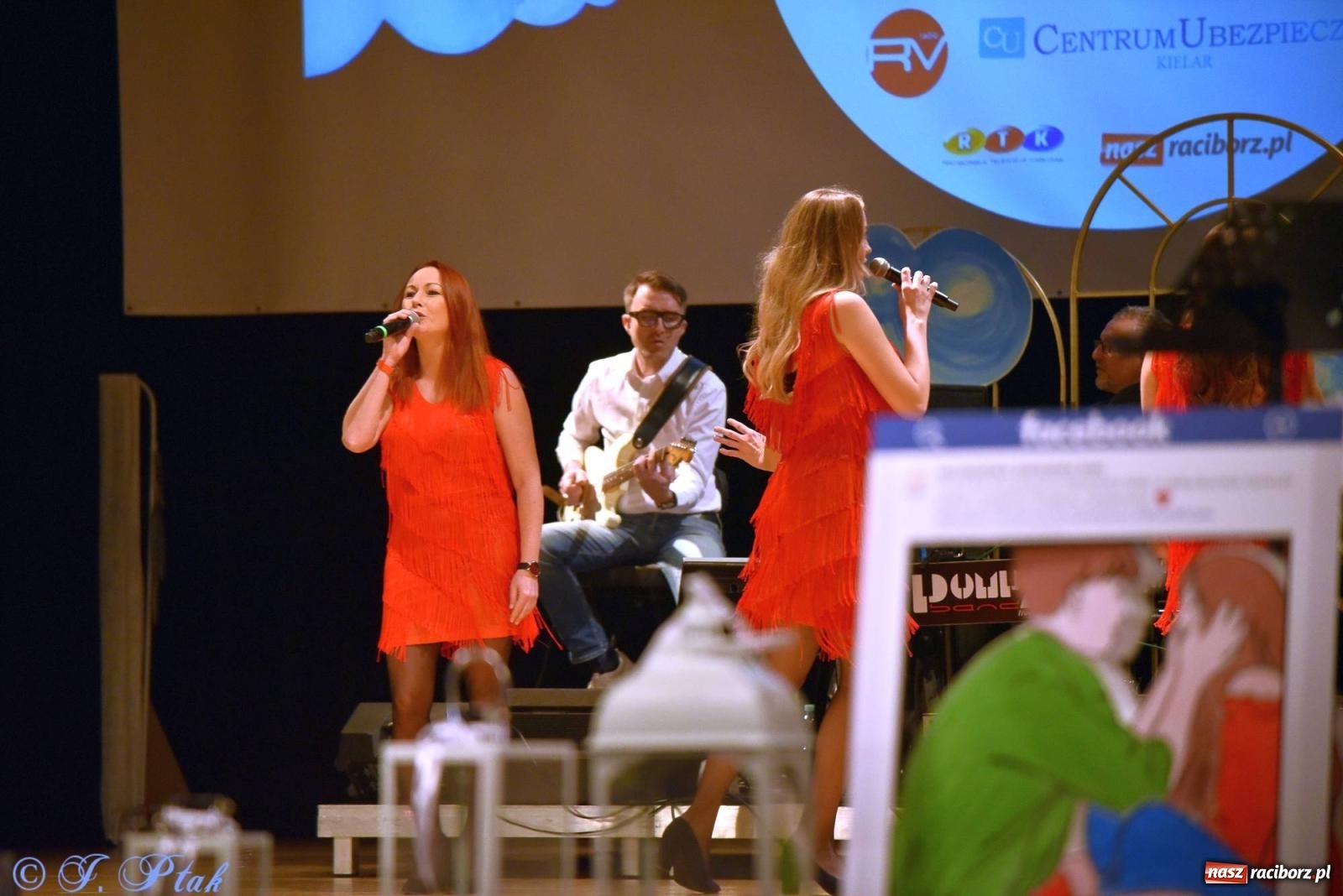 Zdjęcie w galerii na portalu naszraciborz.pl: Oprah Winfrey, Pompa Band, poród i Modlitwa. Gwiazdka Serc na bis! wiadomości z regionu