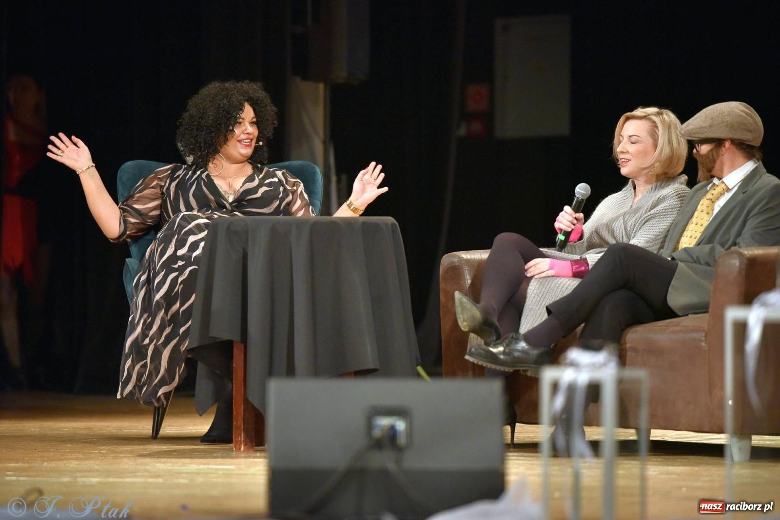 Zdjęcie w galerii na portalu naszraciborz.pl: Oprah Winfrey, Pompa Band, poród i Modlitwa. Gwiazdka Serc na bis! wiadomości z regionu