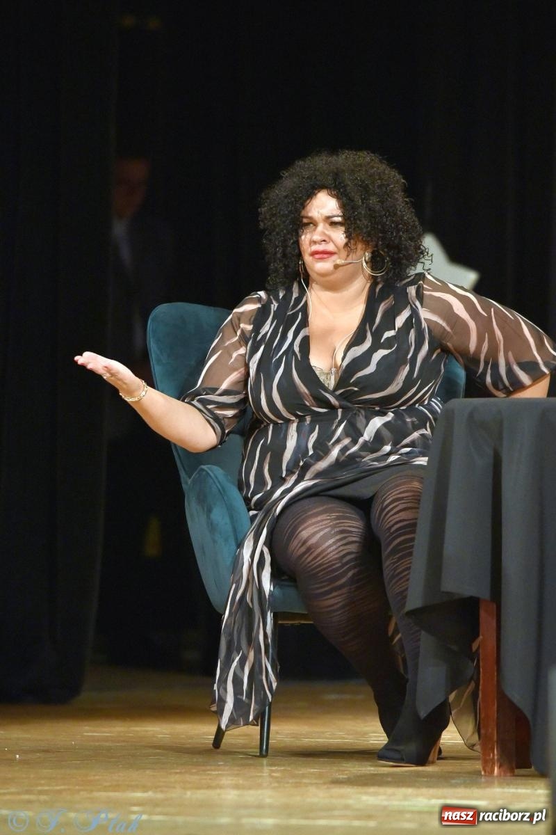 Zdjęcie w galerii na portalu naszraciborz.pl: Oprah Winfrey, Pompa Band, poród i Modlitwa. Gwiazdka Serc na bis! wiadomości z regionu