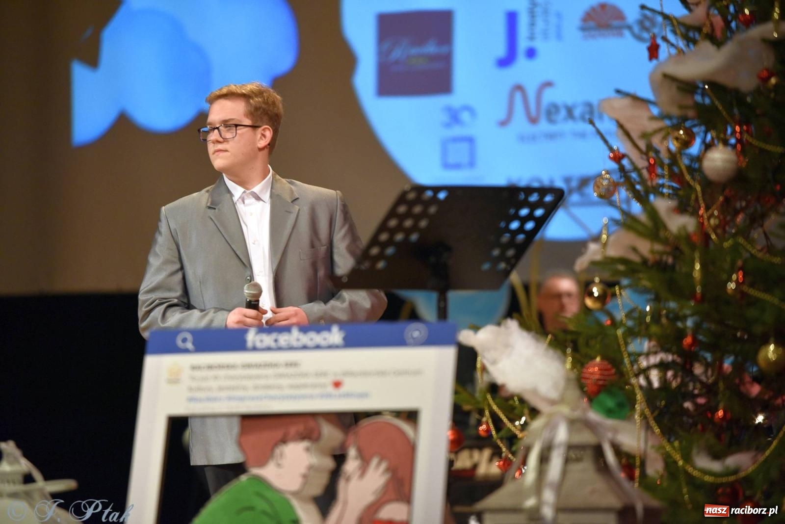 Zdjęcie w galerii na portalu naszraciborz.pl: Oprah Winfrey, Pompa Band, poród i Modlitwa. Gwiazdka Serc na bis! wiadomości z regionu