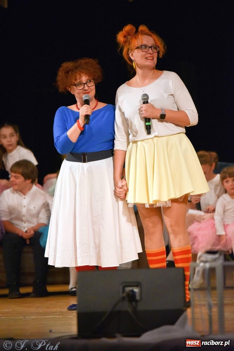 Zdjęcie w galerii na portalu naszraciborz.pl: Oprah Winfrey, Pompa Band, poród i Modlitwa. Gwiazdka Serc na bis! wiadomości z regionu