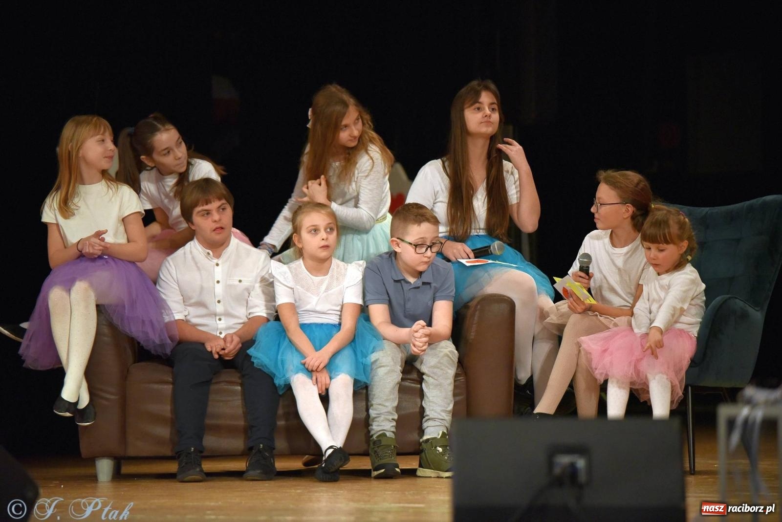 Zdjęcie w galerii na portalu naszraciborz.pl: Oprah Winfrey, Pompa Band, poród i Modlitwa. Gwiazdka Serc na bis! wiadomości z regionu