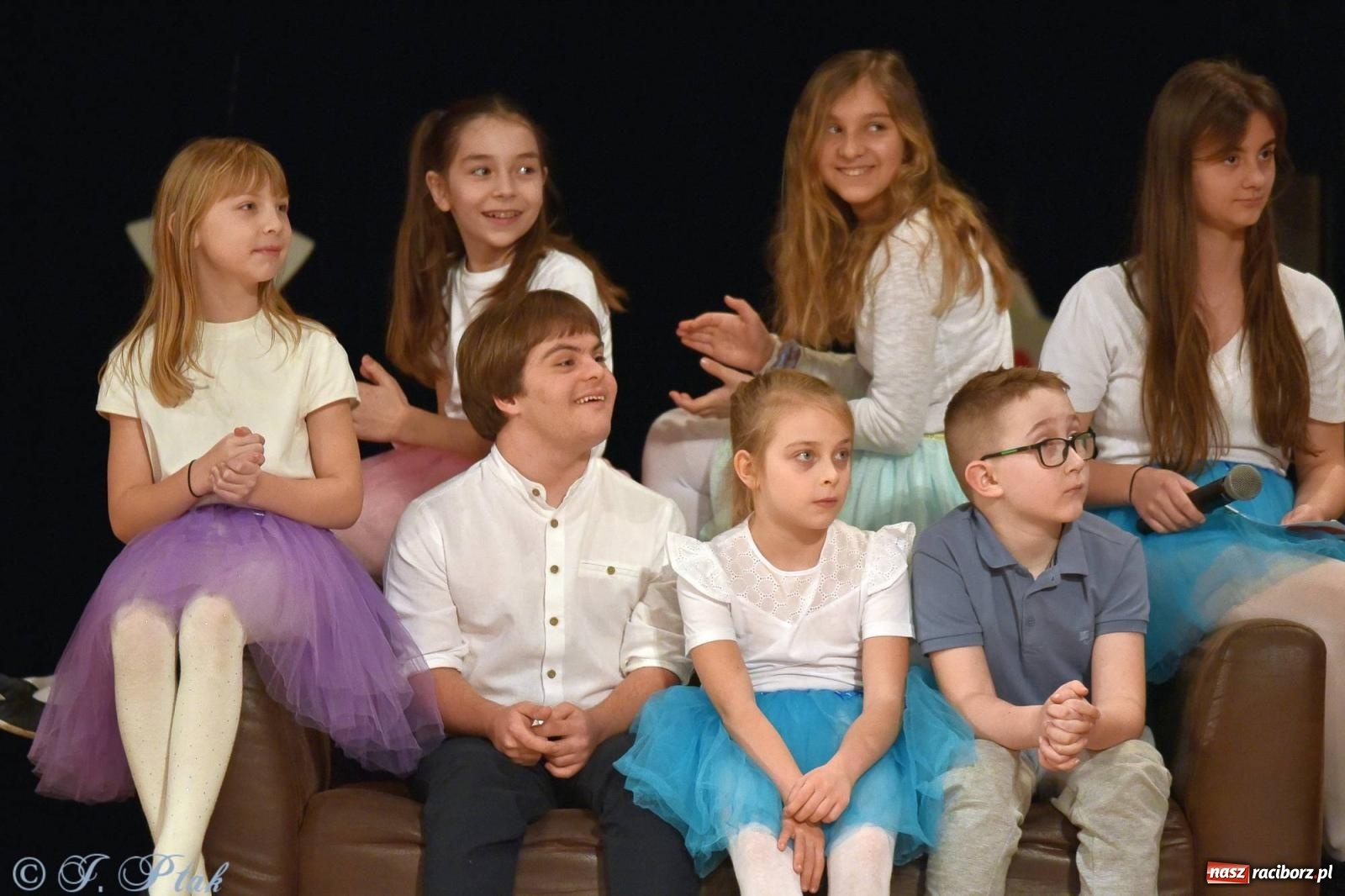 Zdjęcie w galerii na portalu naszraciborz.pl: Oprah Winfrey, Pompa Band, poród i Modlitwa. Gwiazdka Serc na bis! wiadomości z regionu