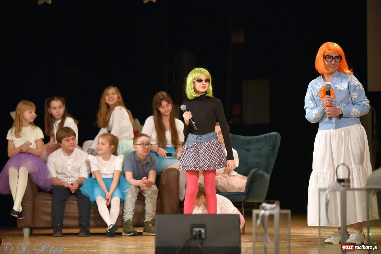 Zdjęcie w galerii na portalu naszraciborz.pl: Oprah Winfrey, Pompa Band, poród i Modlitwa. Gwiazdka Serc na bis! wiadomości z regionu